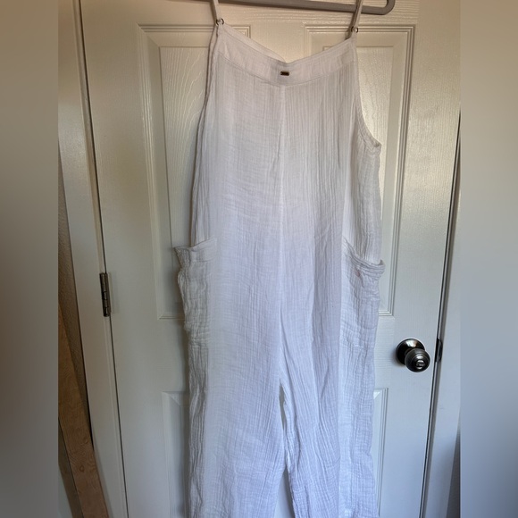Ripcurl Bundle: romper (size L) with peach linen joggers (xl) - Picture 4 of 4
